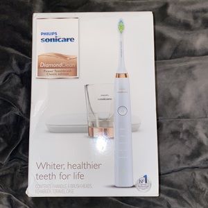BNIB Philips Sonicare Diamond Clean power electric toothbrush w/ 6 heads & case